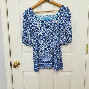 CECE SANTORINI VIBE BLUE AND WHITE SHORT SLEEVE SQUARE NECK PHEASANT BLOUSE